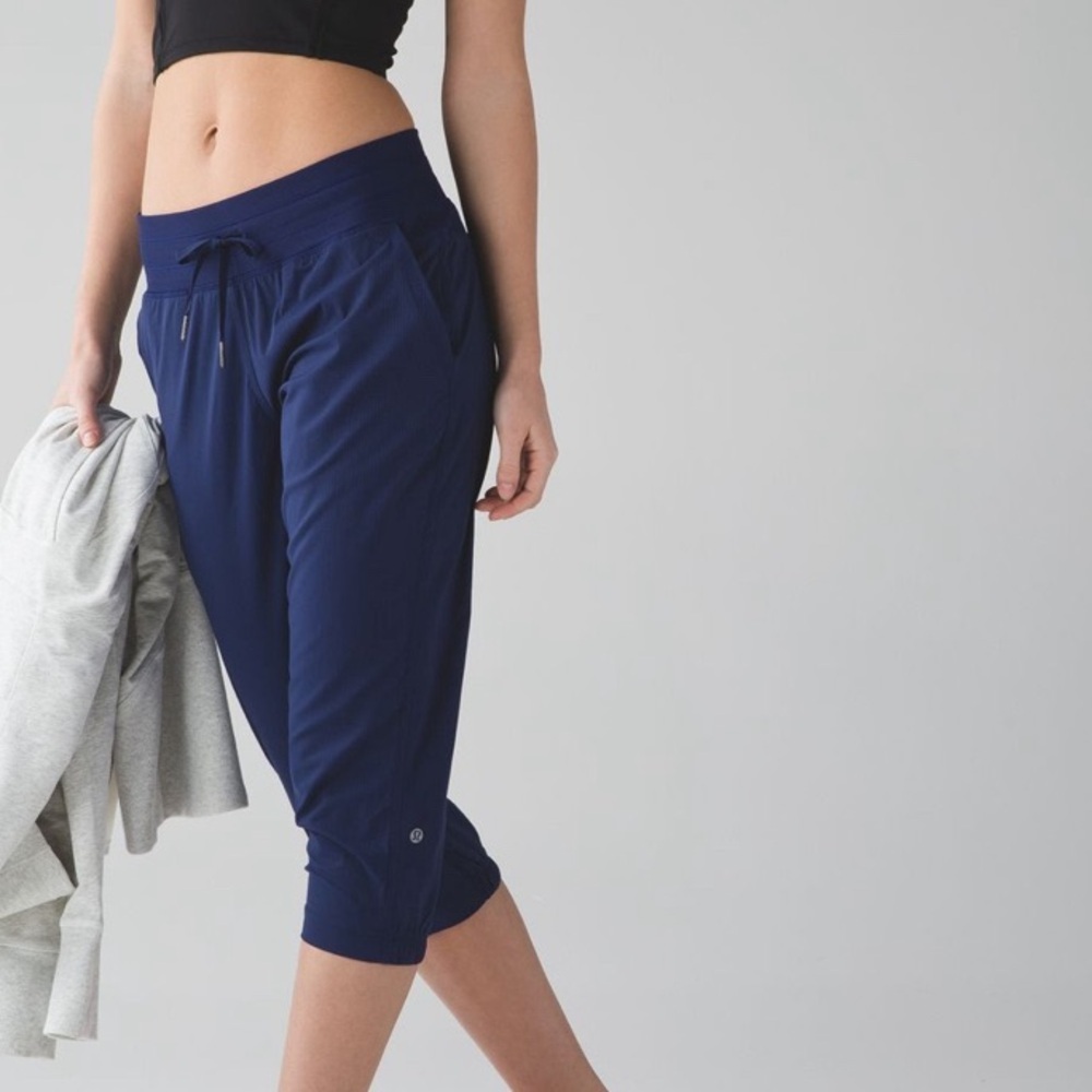 🤩Lululemon Studio Crop II
Hero Blue